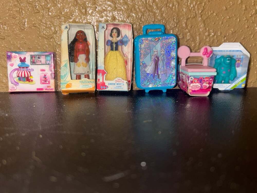Zuru 5 Surprise Disney Mini Brands Lot of Collectibles